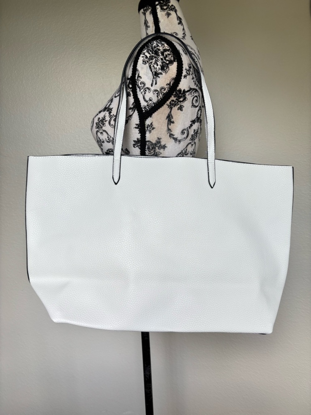 Victoria's Secret White Perforated Logo Tote with Tassel beach o every day bag - Picture 2 of 12